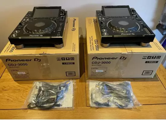 €1.500 Pioneer CDJ-3000 Multi-Player / Pioneer DJM-A9
